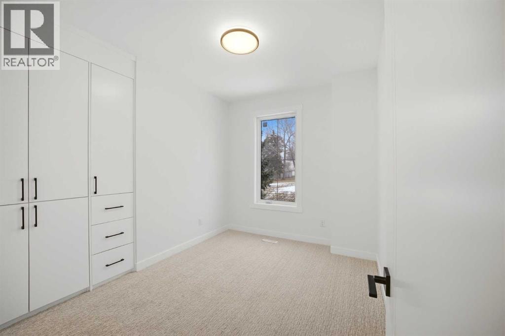 4711 19 Avenue NW — photo 25