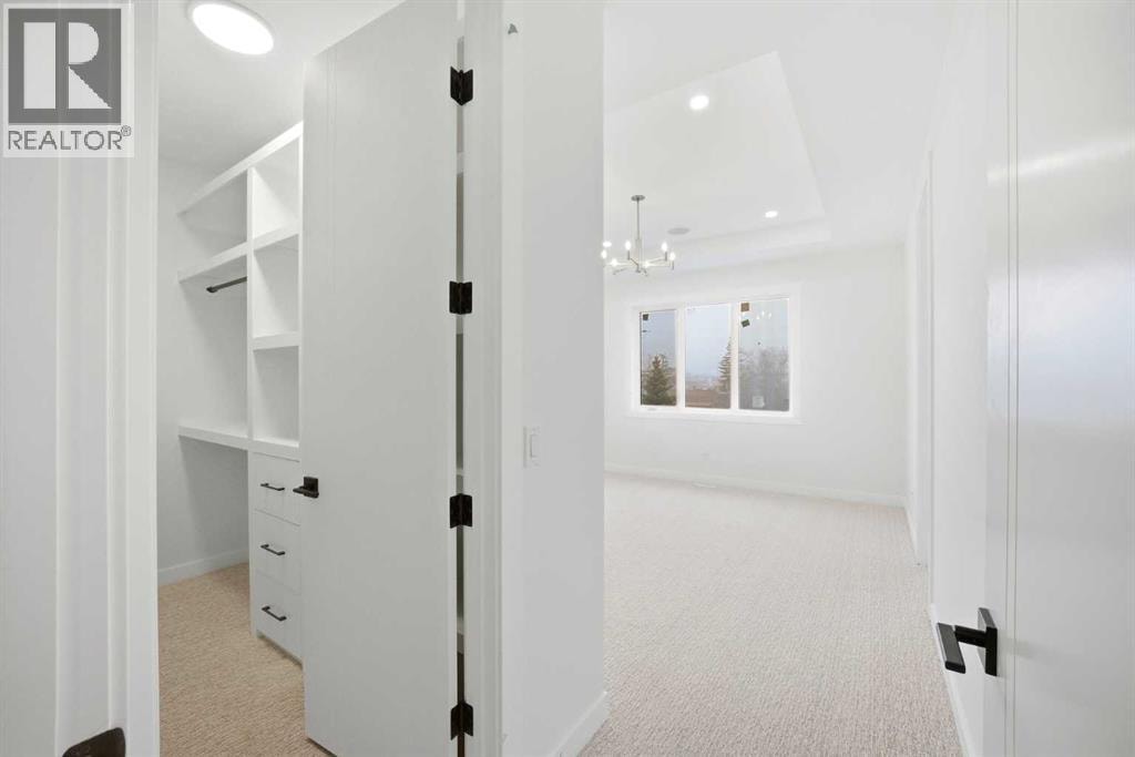 4711 19 Avenue NW — photo 32