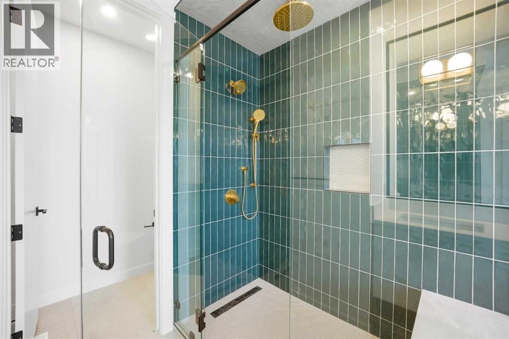 4711 19 Avenue NW — photo 38