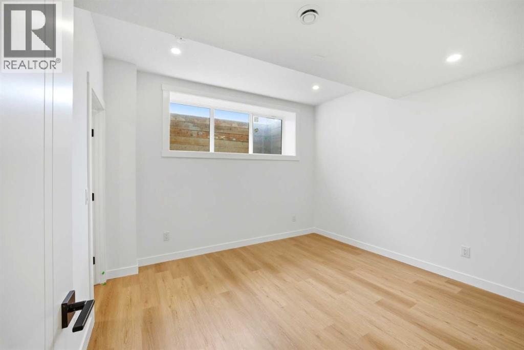 4711 19 Avenue NW — photo 44