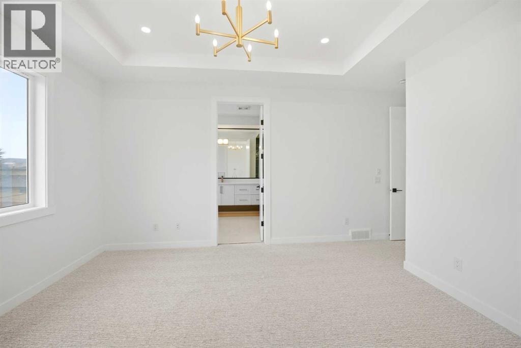 4711 19 Avenue NW — photo 34