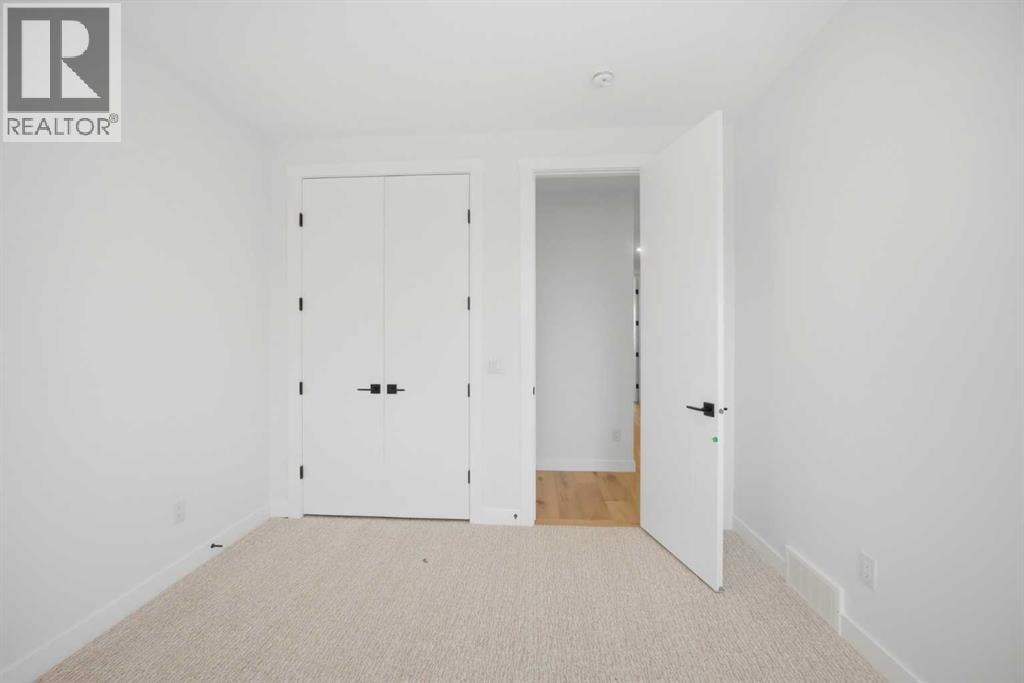 4711 19 Avenue NW — photo 24