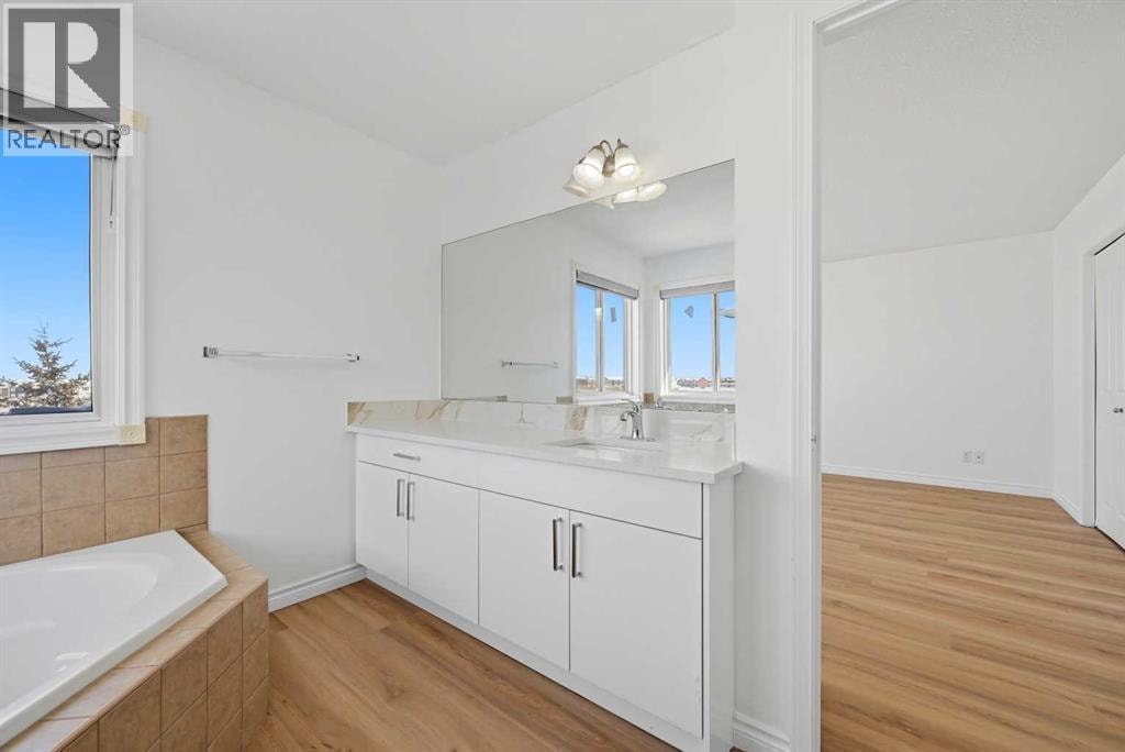 165 Saddlecrest Way NE — photo 33