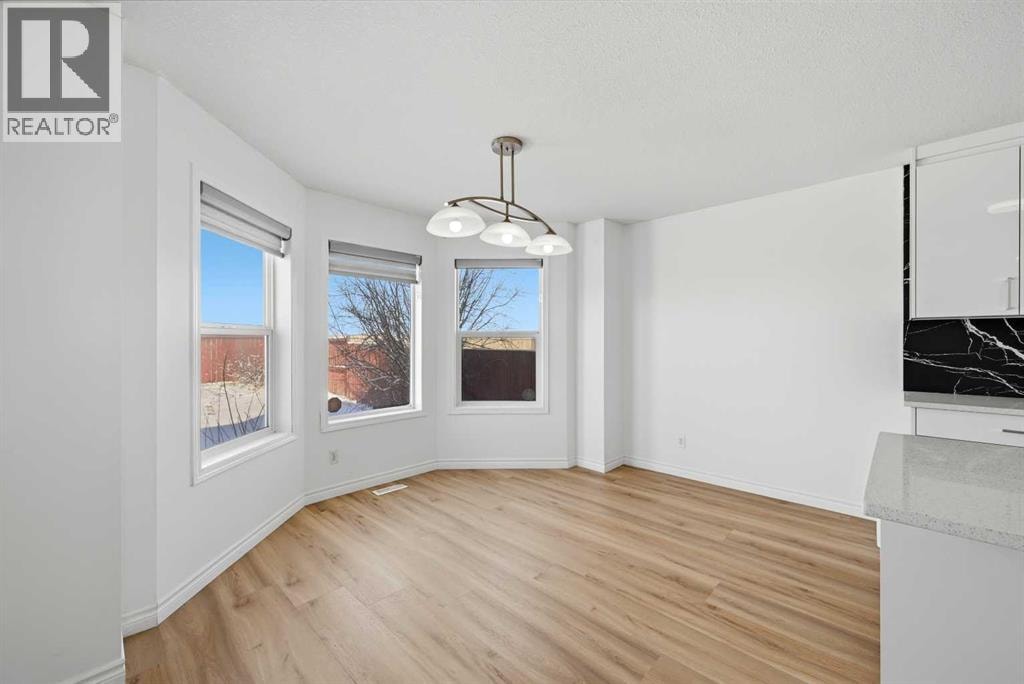 165 Saddlecrest Way NE — photo 14