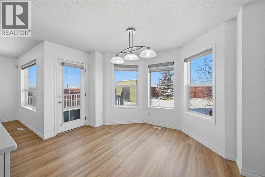 165 Saddlecrest Way NE — photo 15