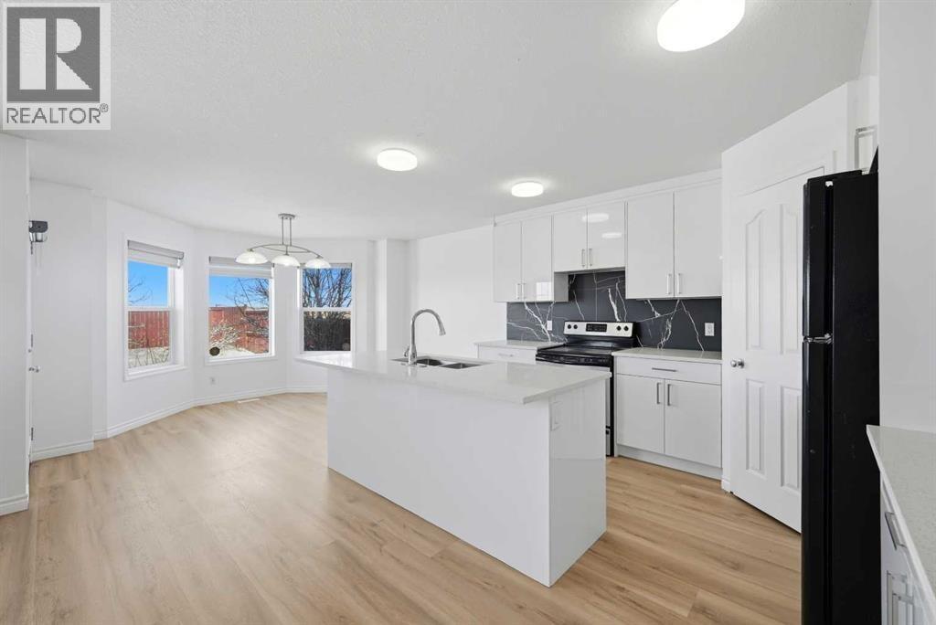 165 Saddlecrest Way NE — photo 9
