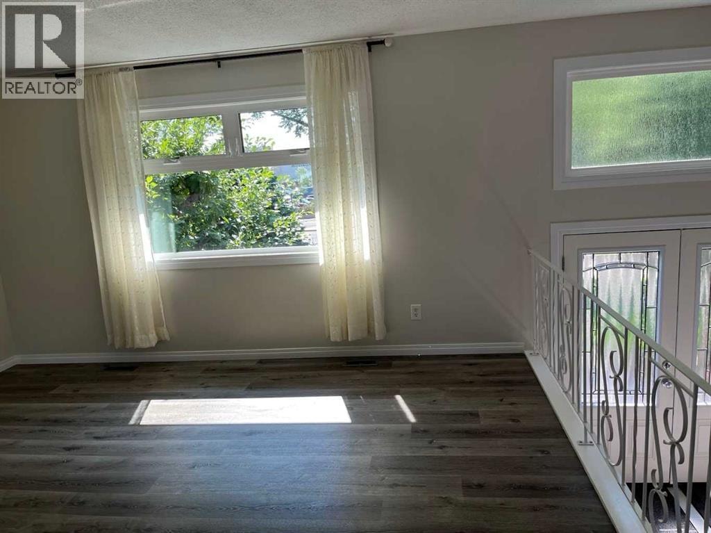 4928 40 Avenue NW — photo 5