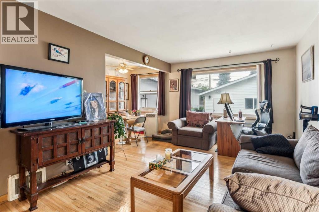 2029 Mountview Crescent NE — photo 4