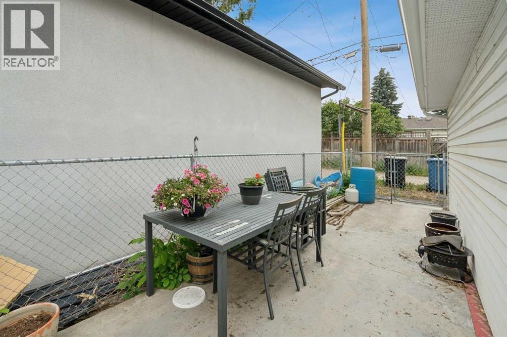 2029 Mountview Crescent NE — photo 31