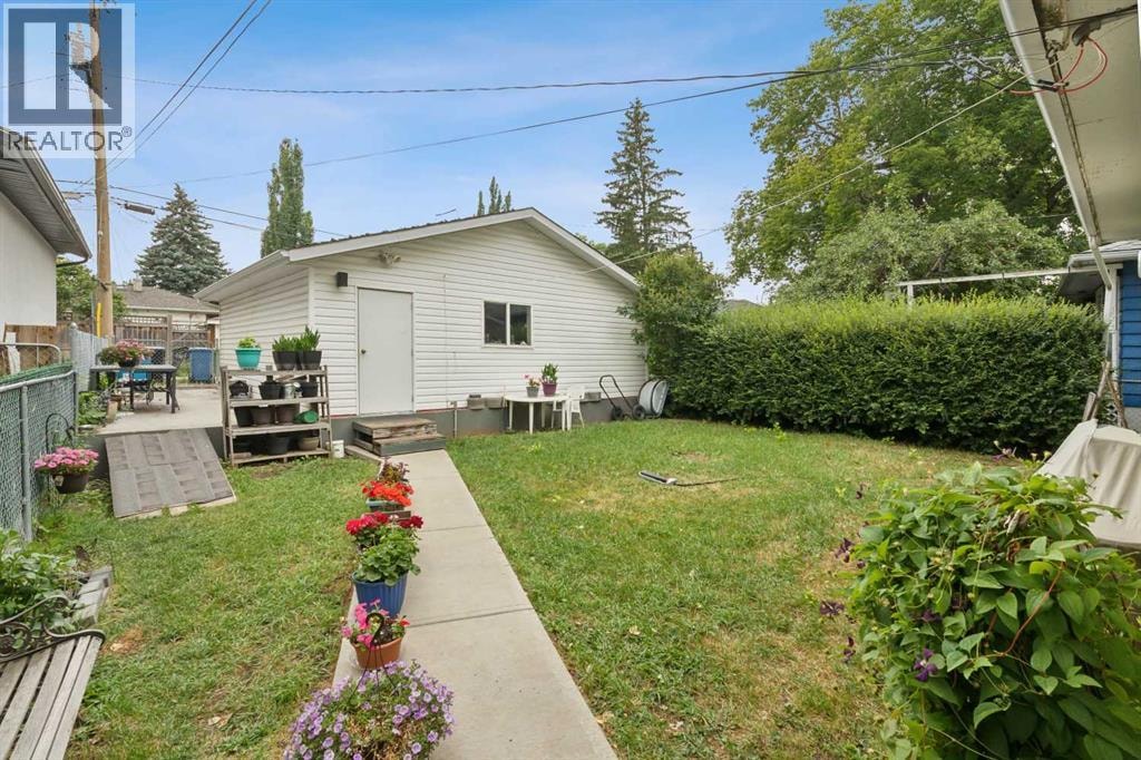 2029 Mountview Crescent NE — photo 28