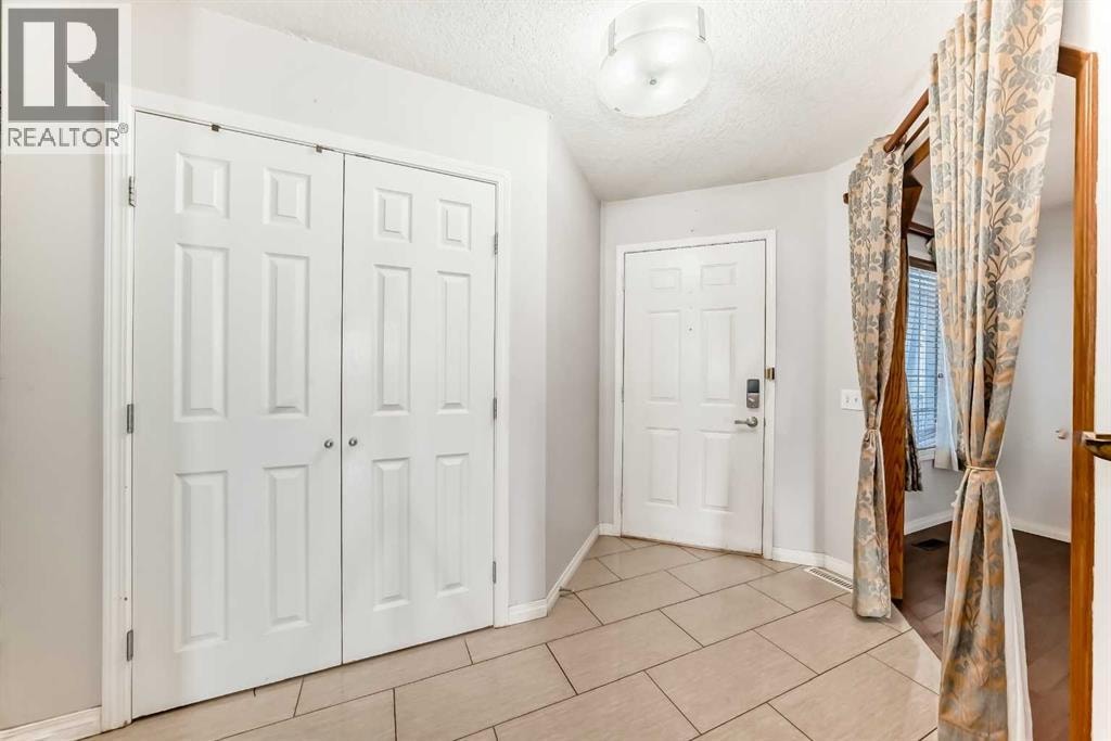 207 Eldorado Close NE — photo 4