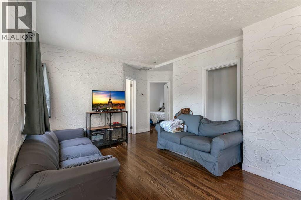 412 23 Avenue NE — photo 13
