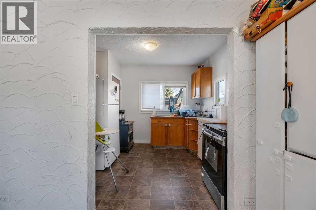 412 23 Avenue NE — photo 15