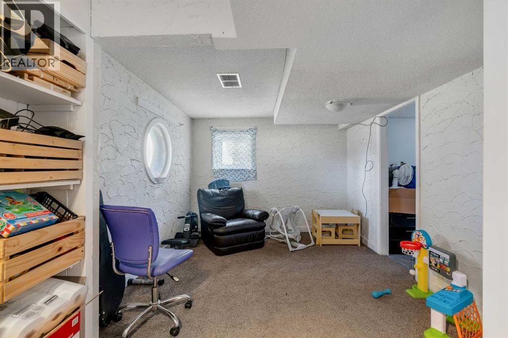 412 23 Avenue NE — photo 21