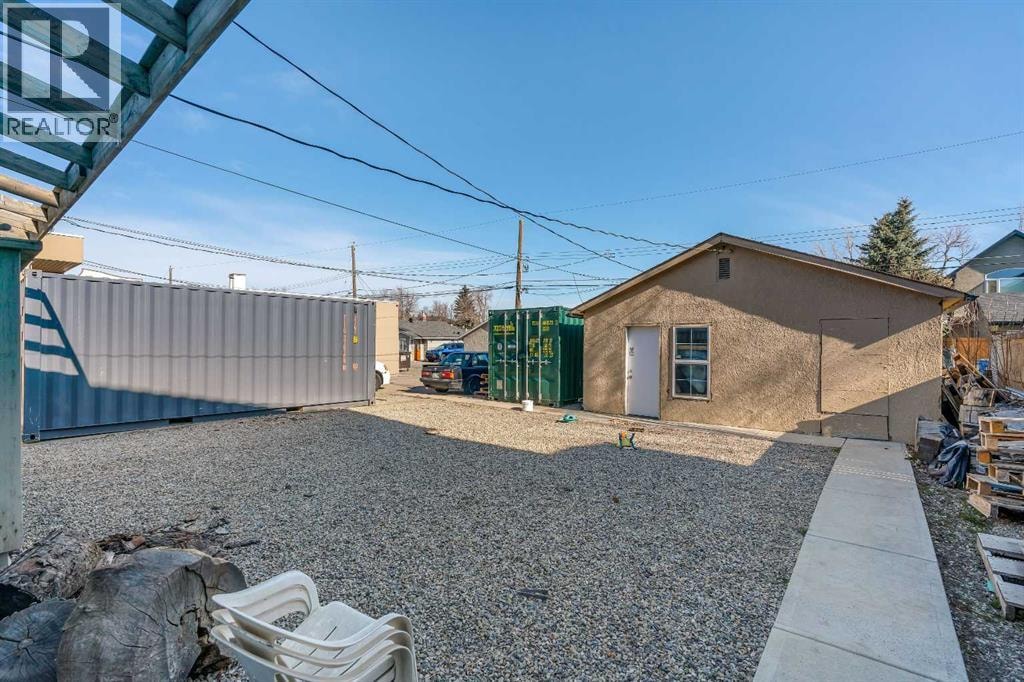 412 23 Avenue NE — photo 5