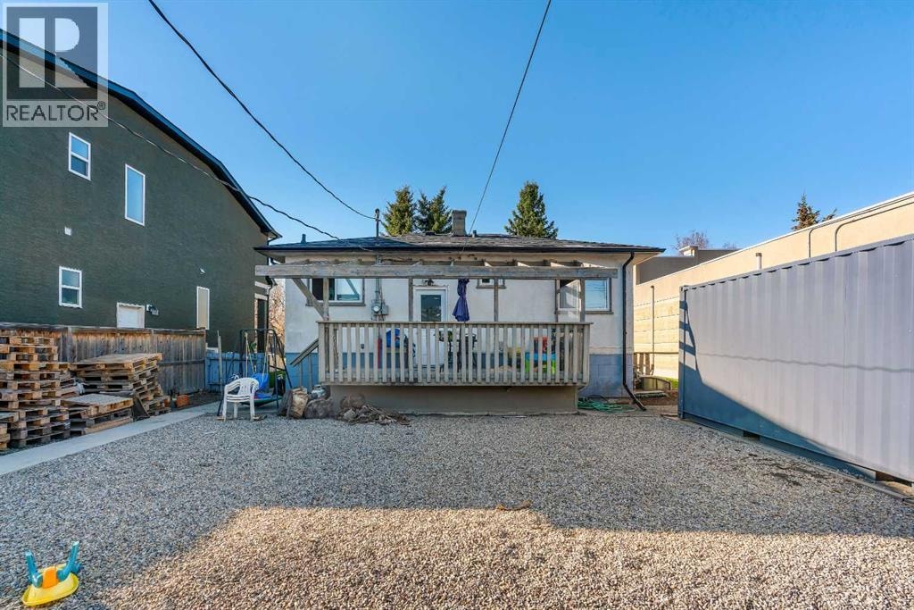 412 23 Avenue NE — photo 7