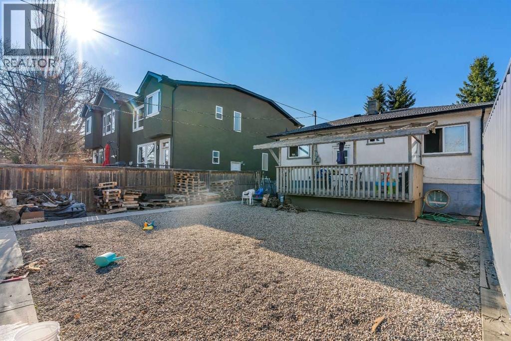 412 23 Avenue NE — photo 9