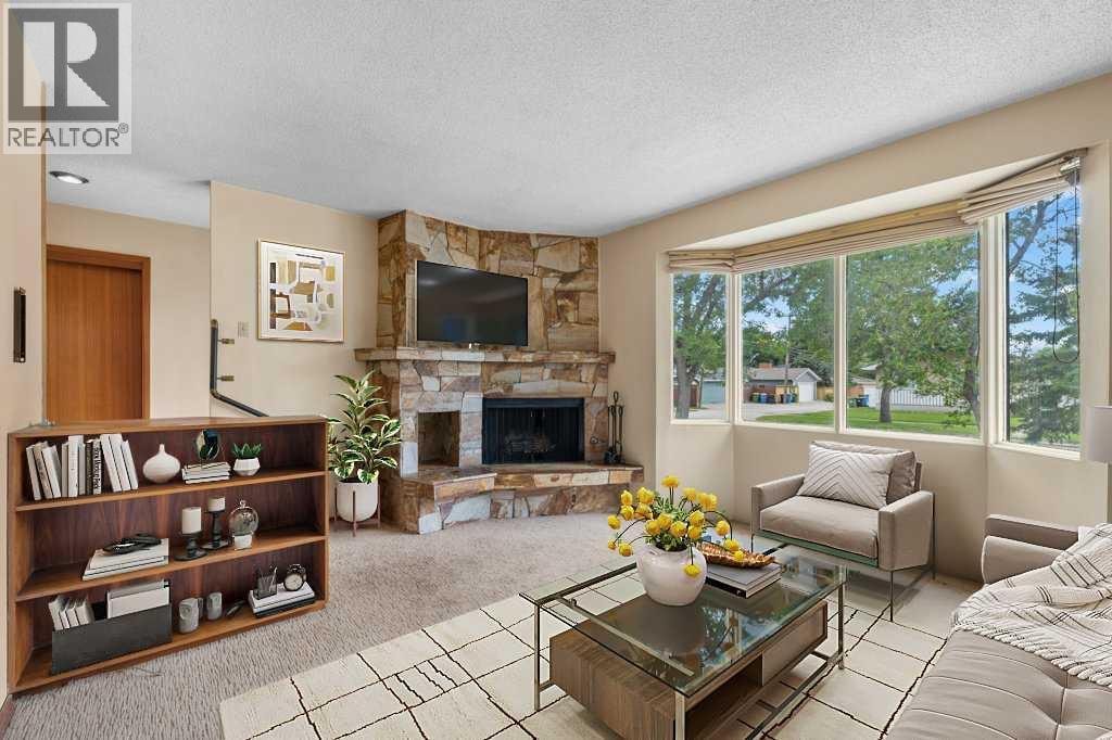 4207 Brisebois Drive NW — photo 2