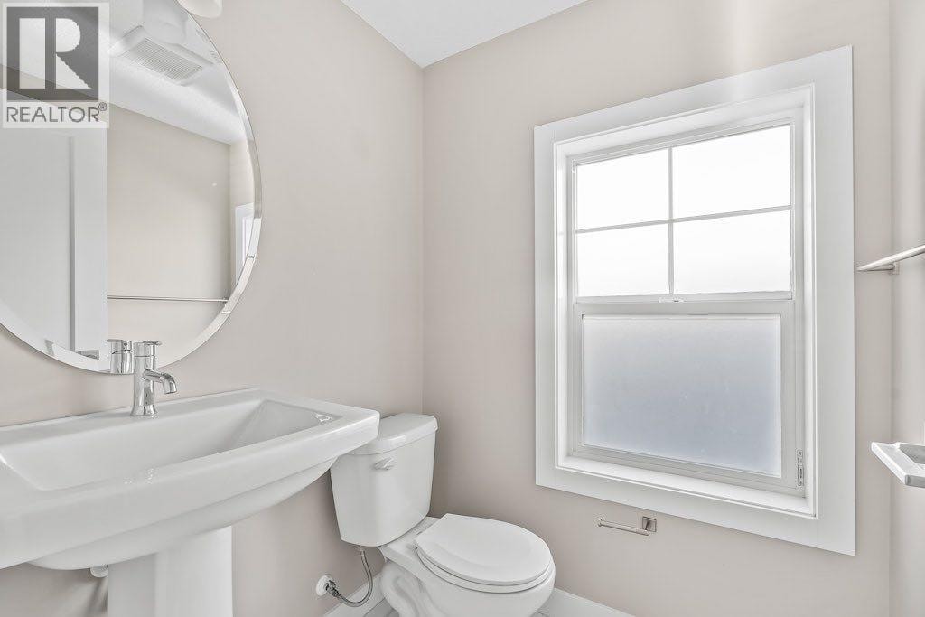 4 Evanscrest Gardens NW — photo 16