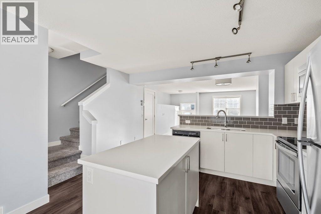 4 Evanscrest Gardens NW — photo 8