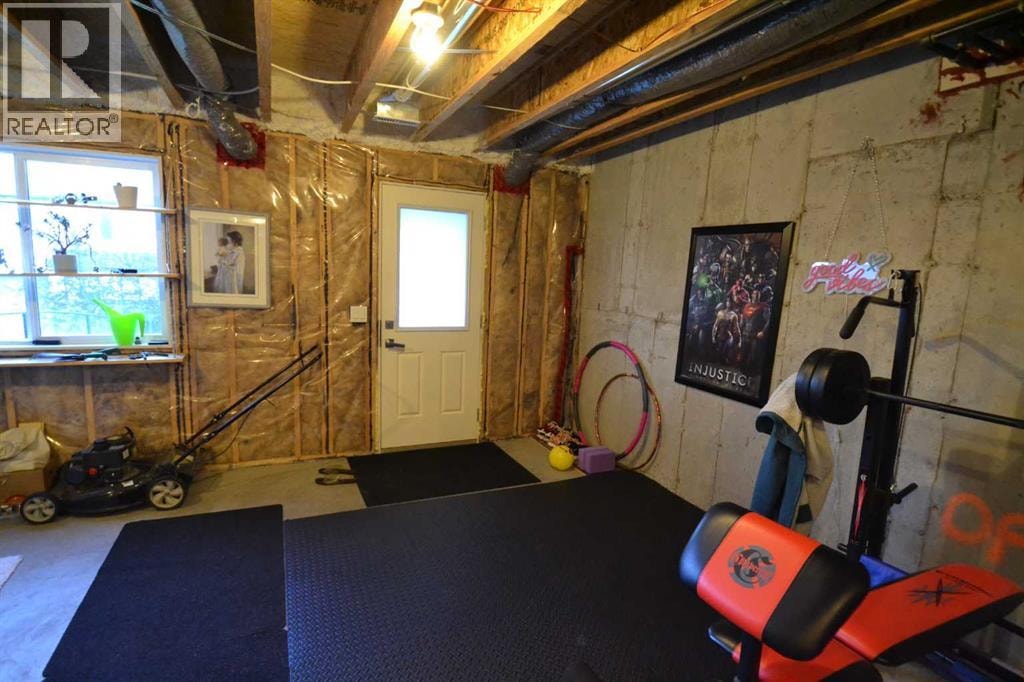 613 Hillcrest Road SW — photo 41