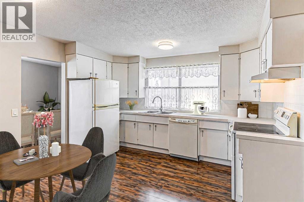 5636 37 Street SW — photo 11
