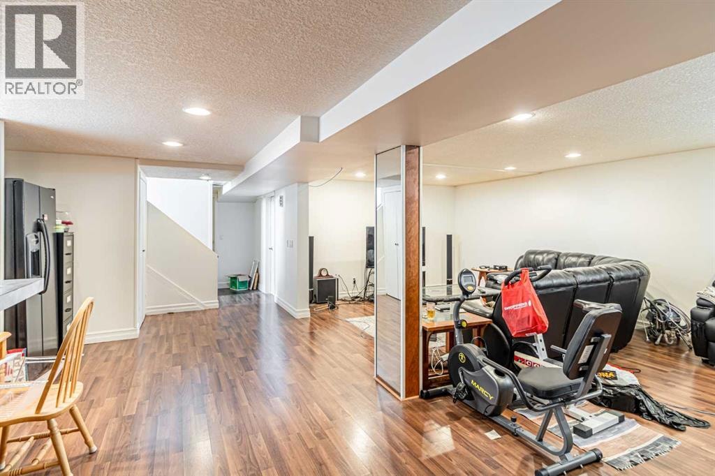5636 37 Street SW — photo 20