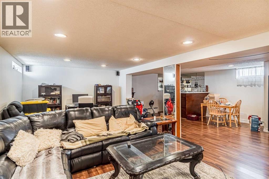 5636 37 Street SW — photo 22