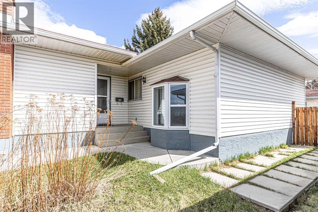 5636 37 Street SW — photo 3