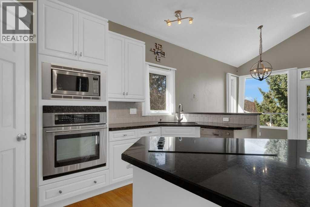 63 Mt Assiniboine Circle SE — photo 10