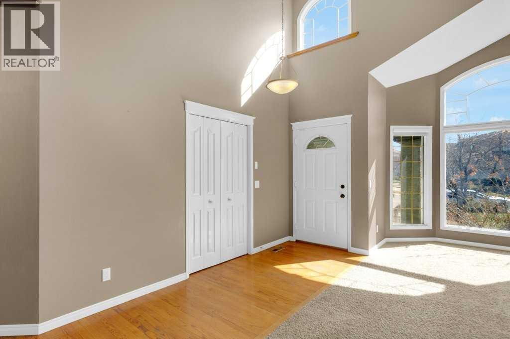 63 Mt Assiniboine Circle SE — photo 3