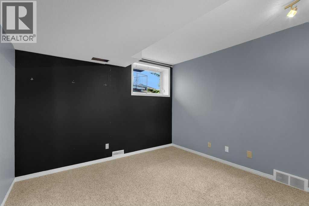 63 Mt Assiniboine Circle SE — photo 31