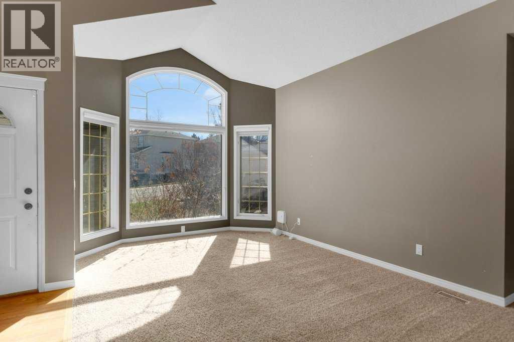 63 Mt Assiniboine Circle SE — photo 4