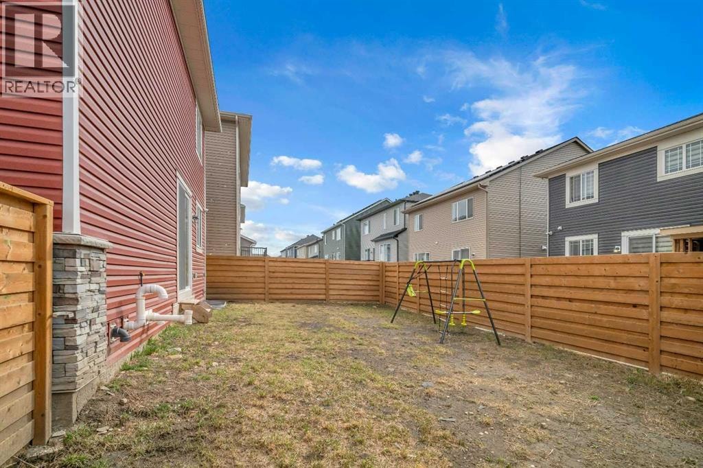 271 Carringham Road NW — photo 32
