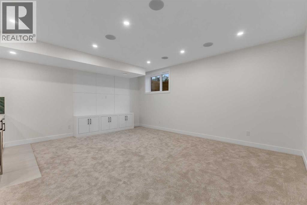 2430 36 Street SW — photo 37