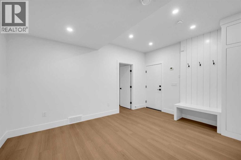 2430 36 Street SW — photo 45
