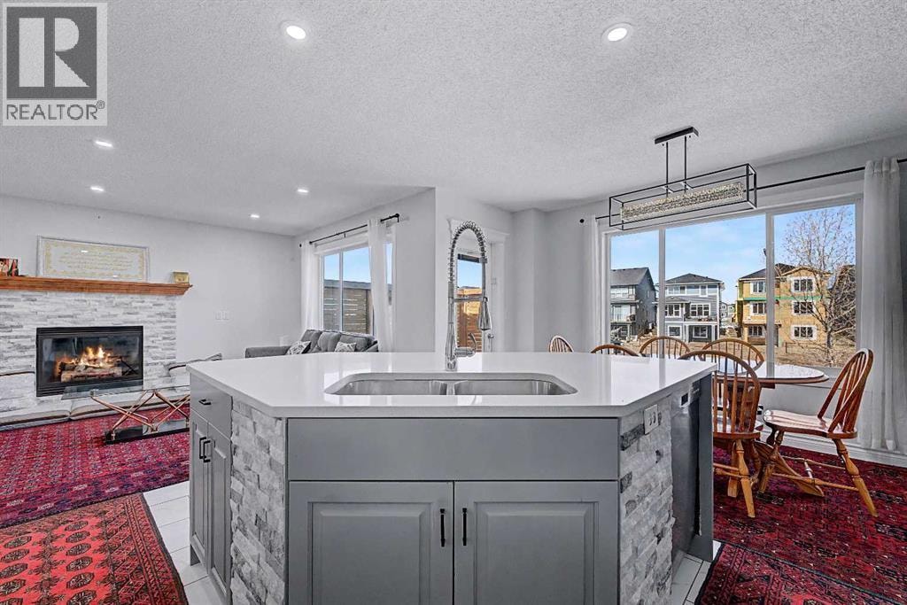 644 Luxstone Landing SW — photo 3
