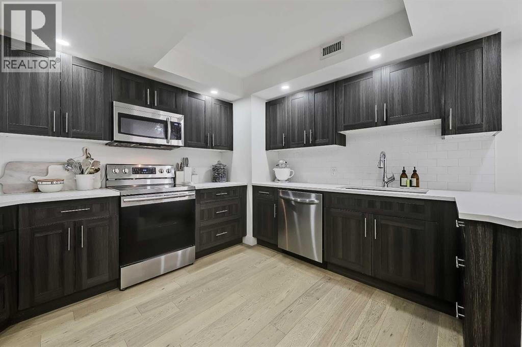 902, 200 La Caille Place SW — photo 5