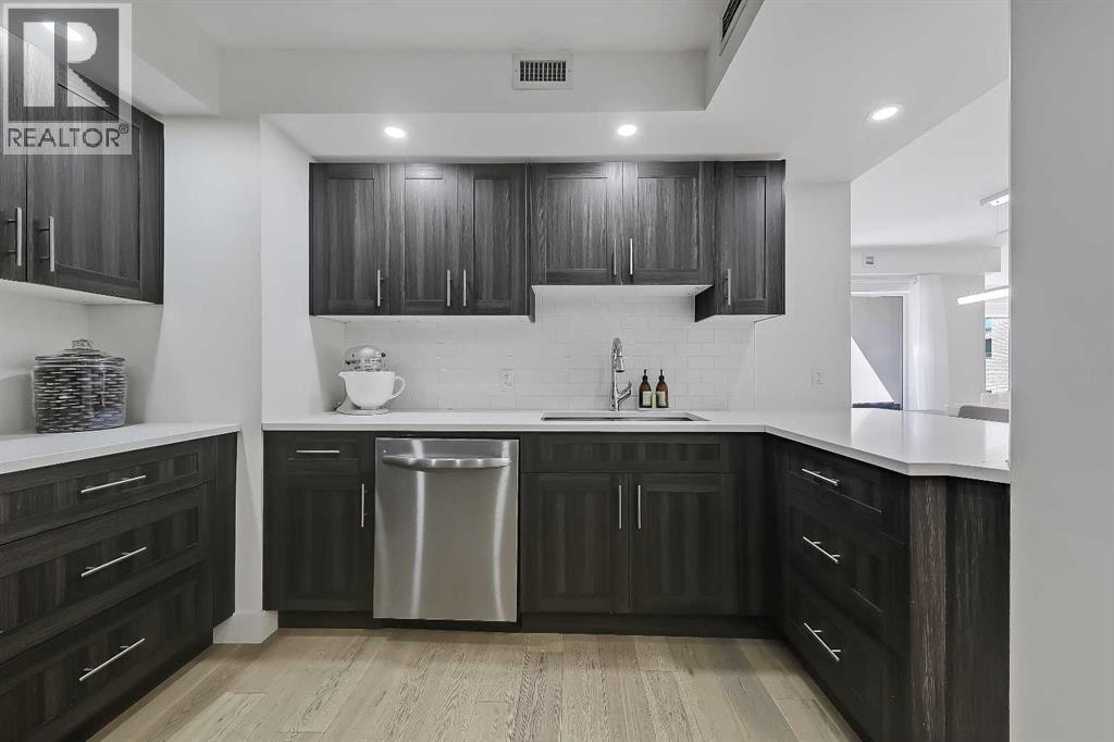 902, 200 La Caille Place SW — photo 4