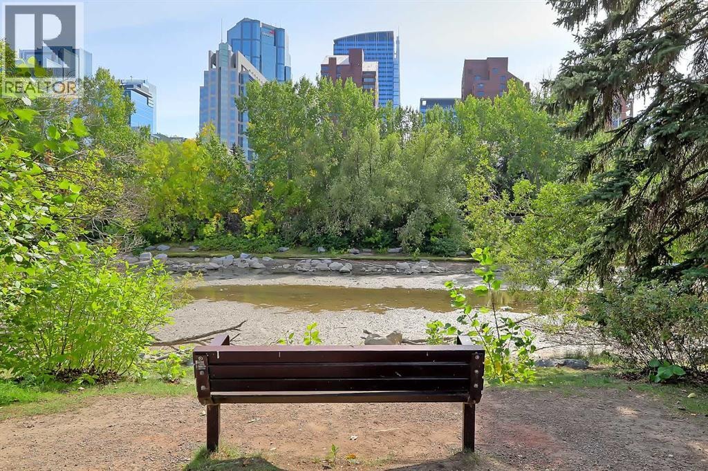 902, 200 La Caille Place SW — photo 30