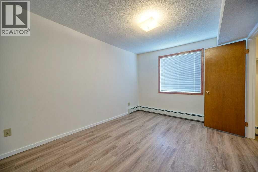 4323 75 Street NW — photo 15