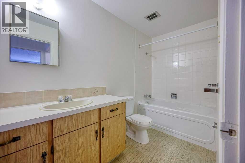 4323 75 Street NW — photo 25