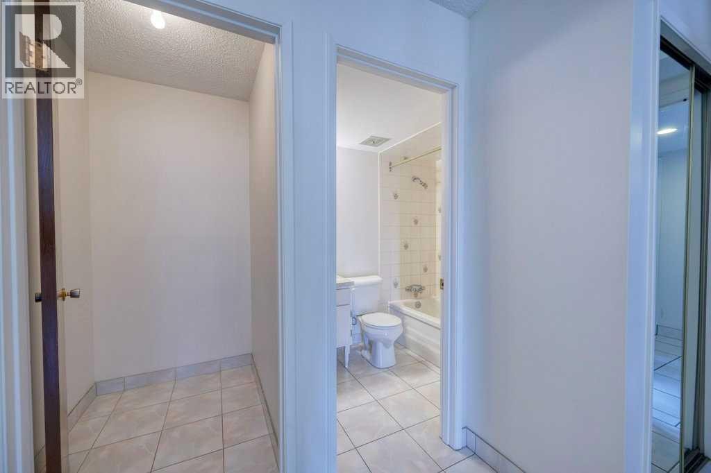 4323 75 Street NW — photo 17