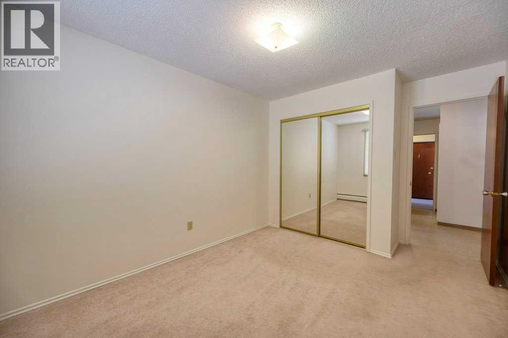4323 75 Street NW — photo 37