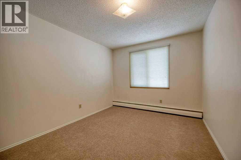 4323 75 Street NW — photo 32