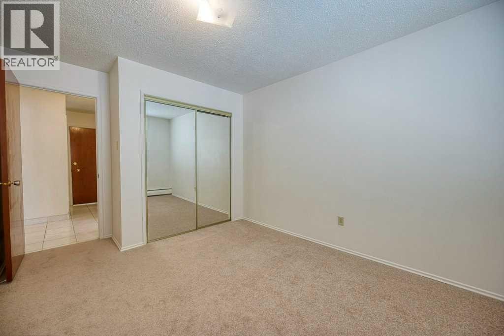 4323 75 Street NW — photo 33