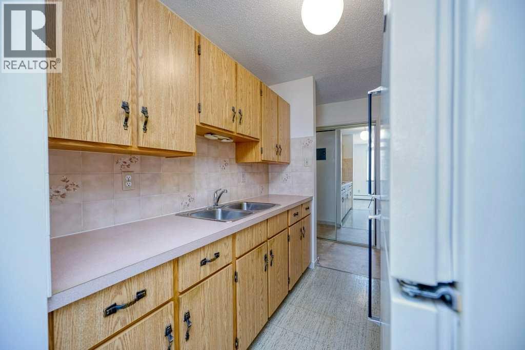 4323 75 Street NW — photo 23