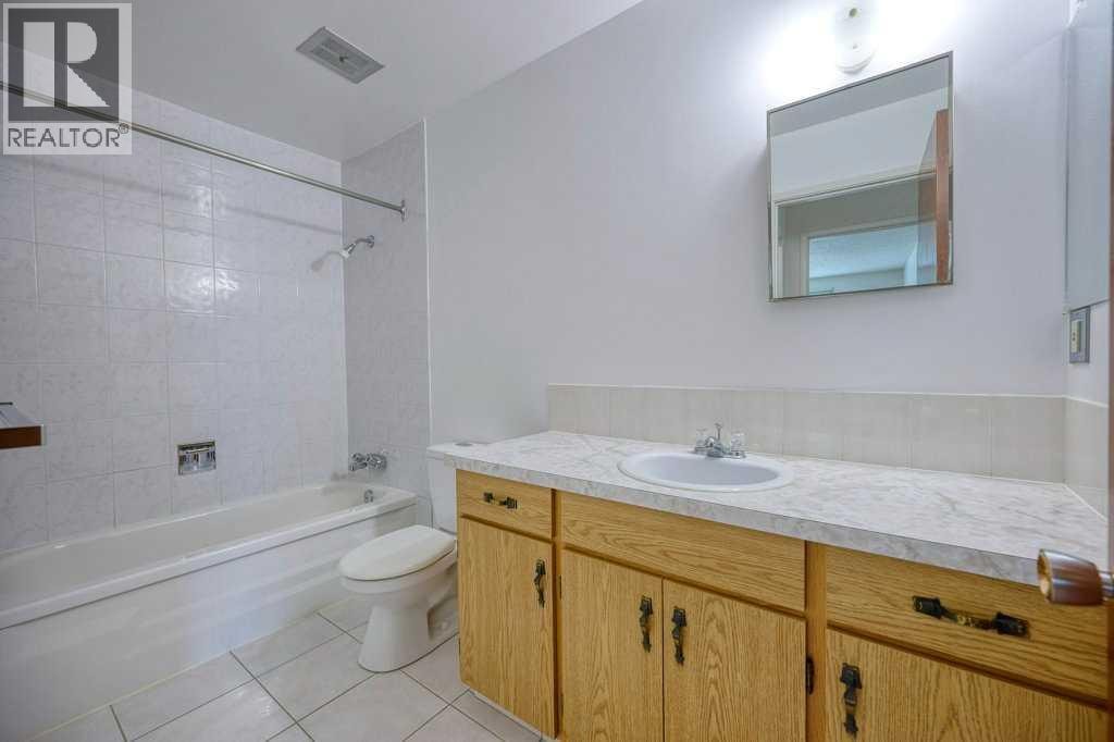 4323 75 Street NW — photo 34