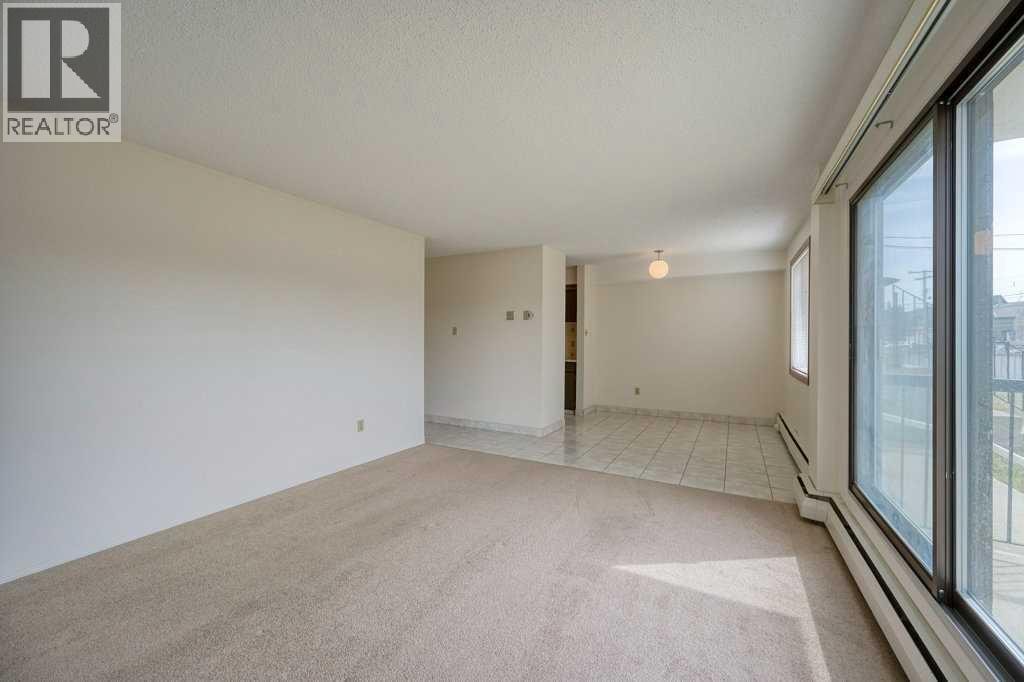 4323 75 Street NW — photo 11