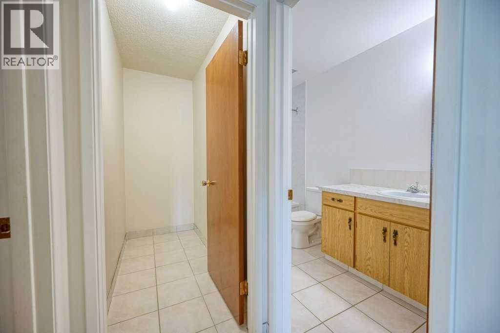 4323 75 Street NW — photo 35